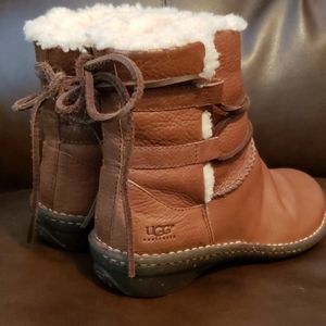 Leather shearling lined  ugg size 7